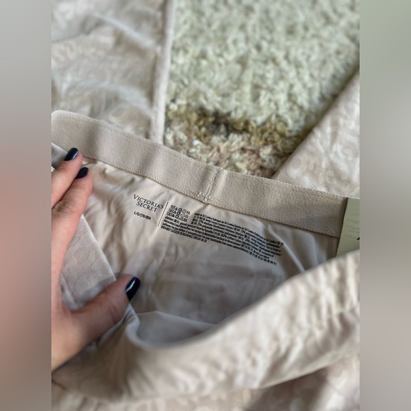 Victoria’s Secret 7/8 High Rise Performance Tight Cheetah Print NWT - Picture 8 of 16